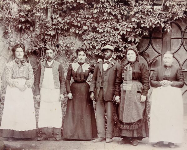 Le Personnel de Mme Casimir, Épreuve albuminée, 1900. – Image 4